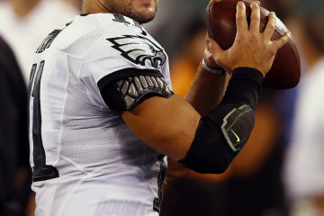 EAST RUTHERFORD, NJ - SEPTEMBER 03: Quarterback Tim Tebow #11 of the Philadelphia Eagles warms up on the sidelines against the New York Jets in the third quarter during a pre-season game at MetLife Stadium on September 3, 2015 in East Rutherford, New Jersey. (Photo by Rich Schultz /Getty Images)